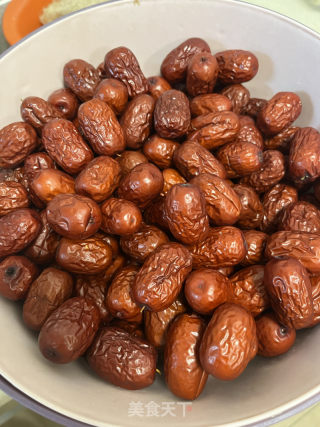 补血蒸白枣的做法步调：1