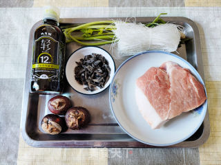 肉丸粉丝汤的做法步调：1