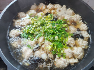 肉丸粉丝汤的做法步调：12