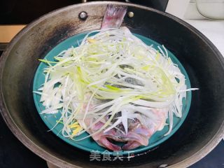 浑蒸鲈鱼的做法步调：6