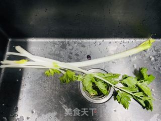 浑蒸鲈鱼的做法步调：3