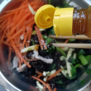芹菜拌木耳的做法步调：12