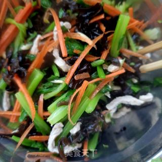 芹菜拌木耳的做法步调：13