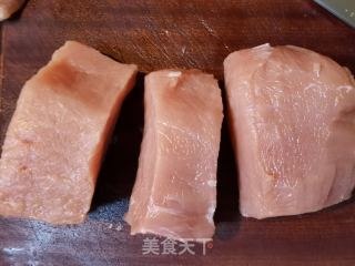 便宜猪肉肉紧的做法步调：1