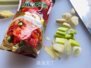 茄汁带鱼的做法步调：1