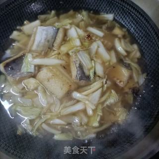 鳗鱼干炖利剑菜的做法步调：10
