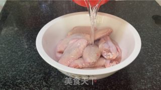 花螺焗鸡翅的做法步调：1