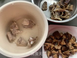 朱鱼炖排骨的做法步调：2