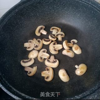 菜芯心蘑炒八爪鱼的做法步调：12