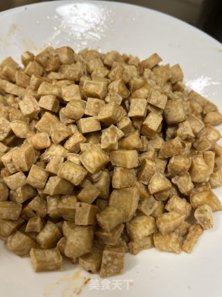 豆干肉终米线酱的做法步调：3